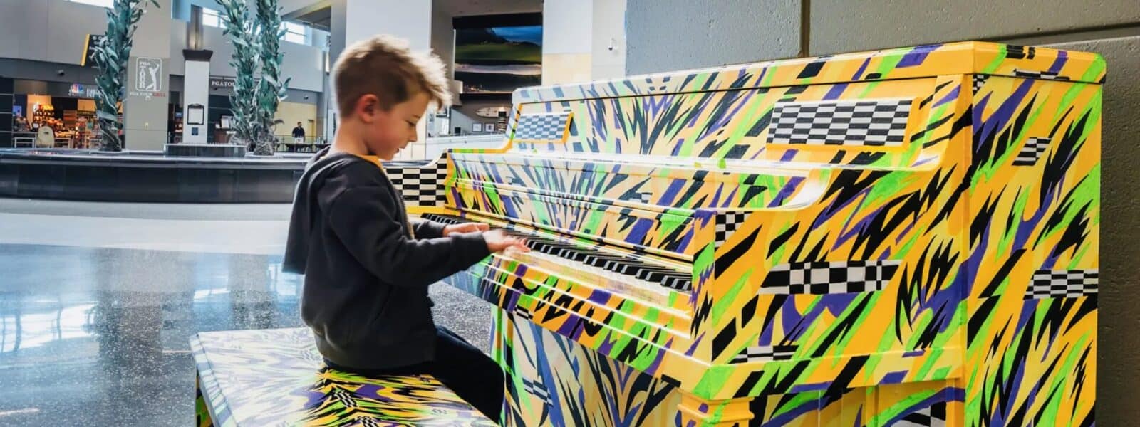 SUT L CURATOR AIRPORT 04 2